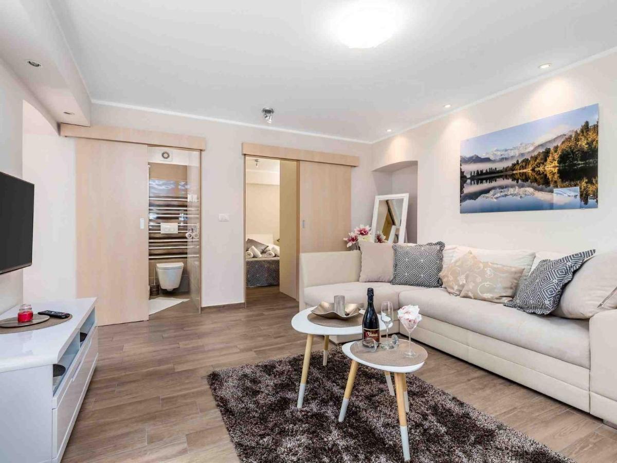 Srok Apartments With Pool Kastav Bagian luar foto