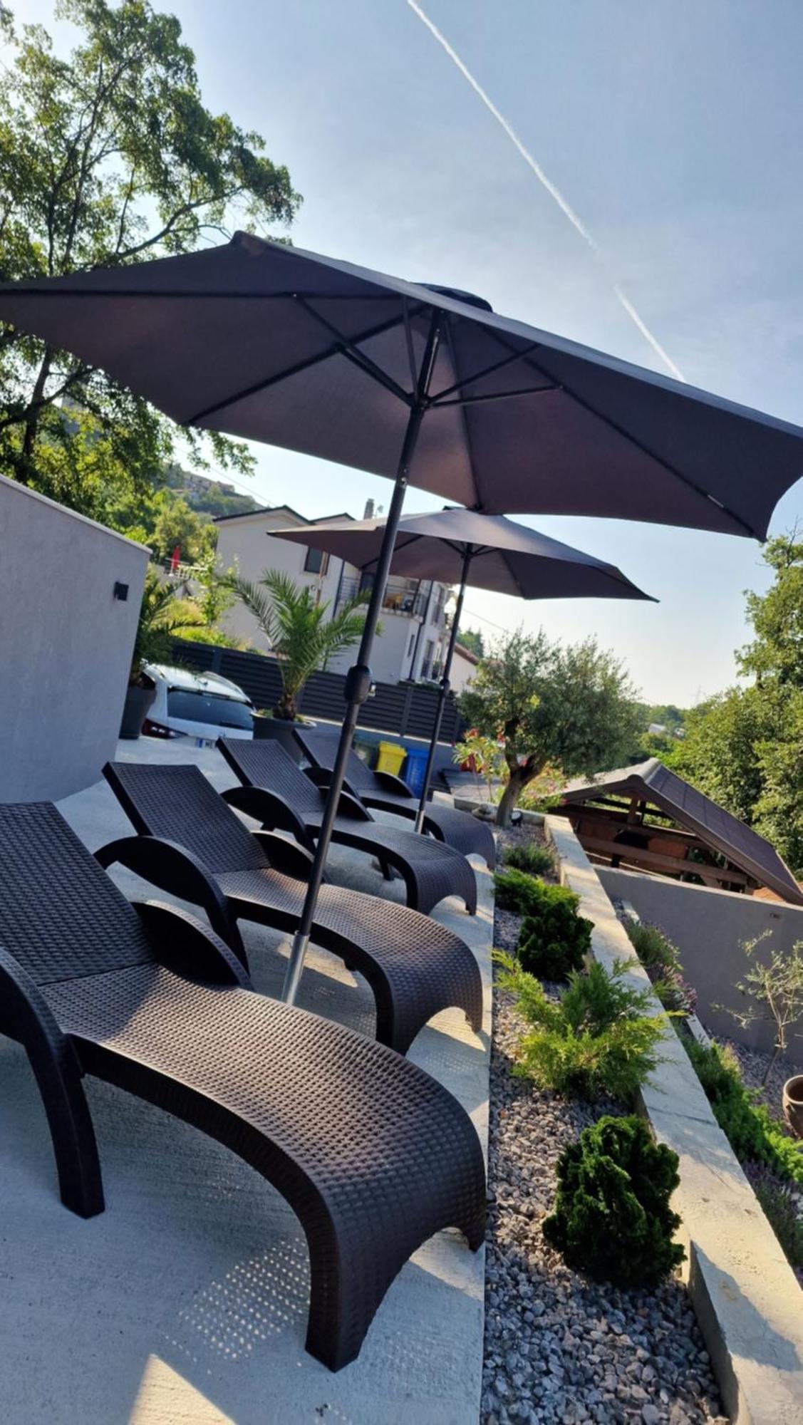 Srok Apartments With Pool Kastav Bagian luar foto
