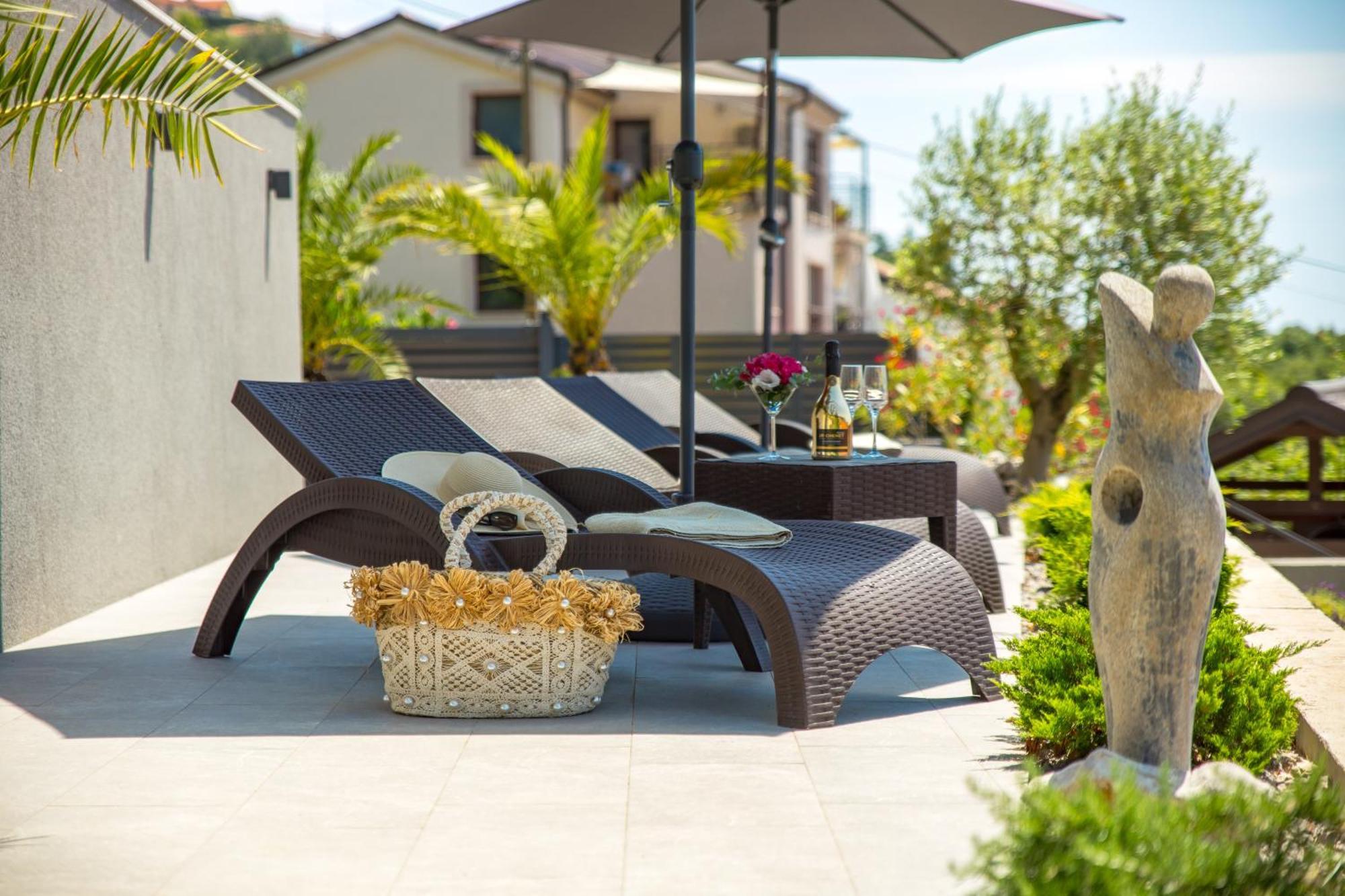 Srok Apartments With Pool Kastav Bagian luar foto